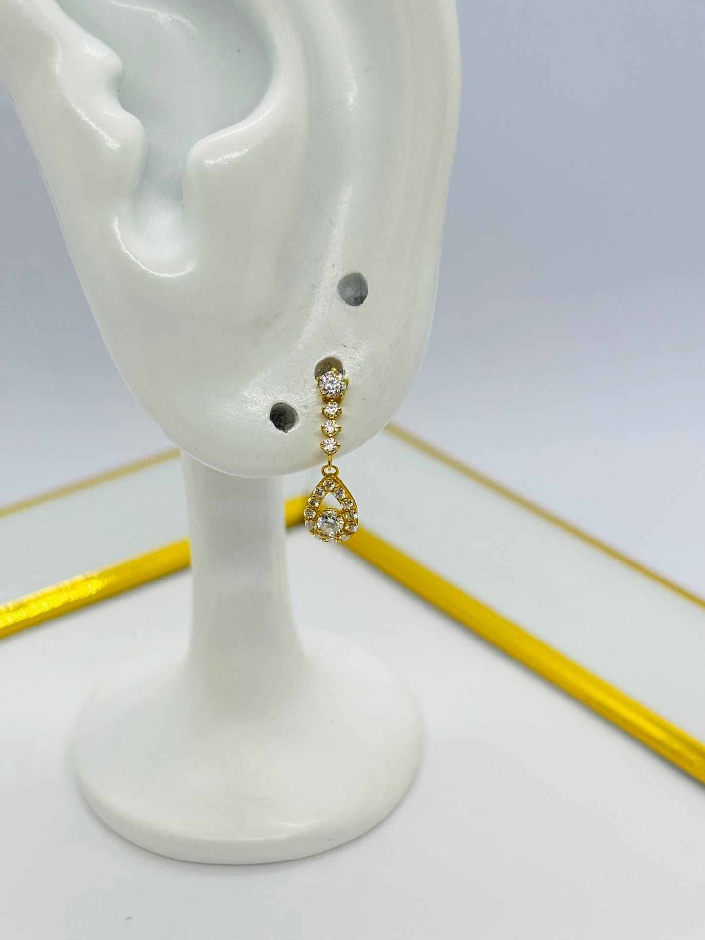 18k Gold Teardrop Dangling Stud Moissanite Diamond Earrings