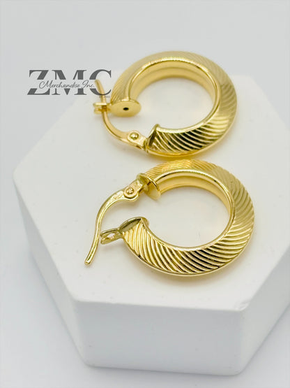 18K Gold Line Loop Earrings