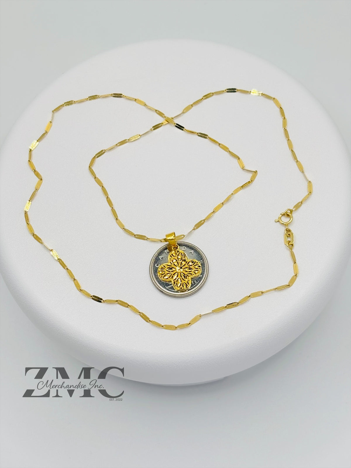 18K Gold Diamond Cut Clover Necklace
