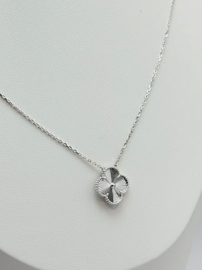 18K White Gold Clover Attached Necklace