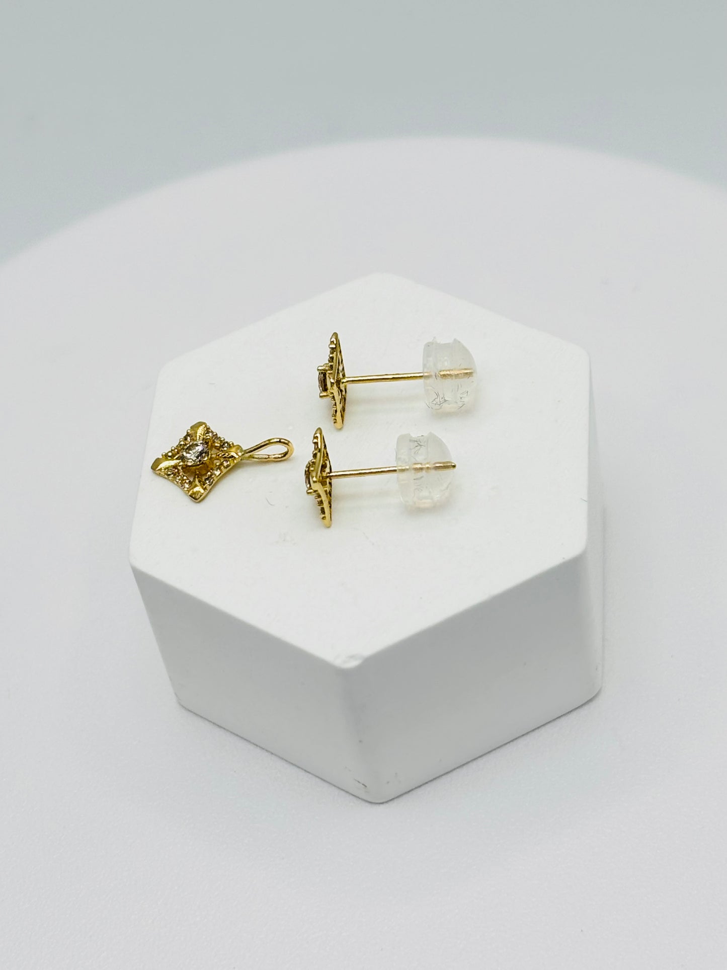 K18 Japan Gold Pendant and Earrings Natural Diamonds Set