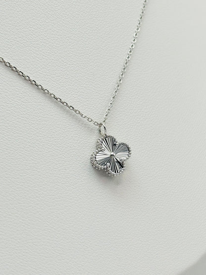 18K White Gold Clover Necklace