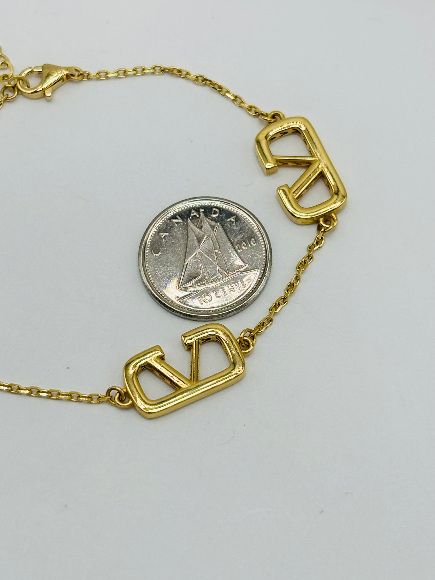 18K Gold V Attached Bracelet
