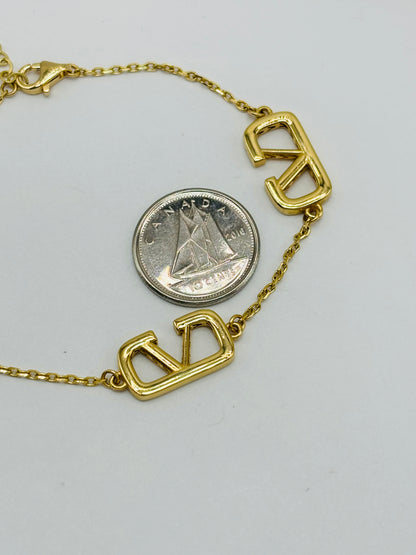 18K Gold V Attached Bracelet