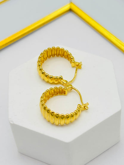 18K Gold Ribbed Loop Earrings