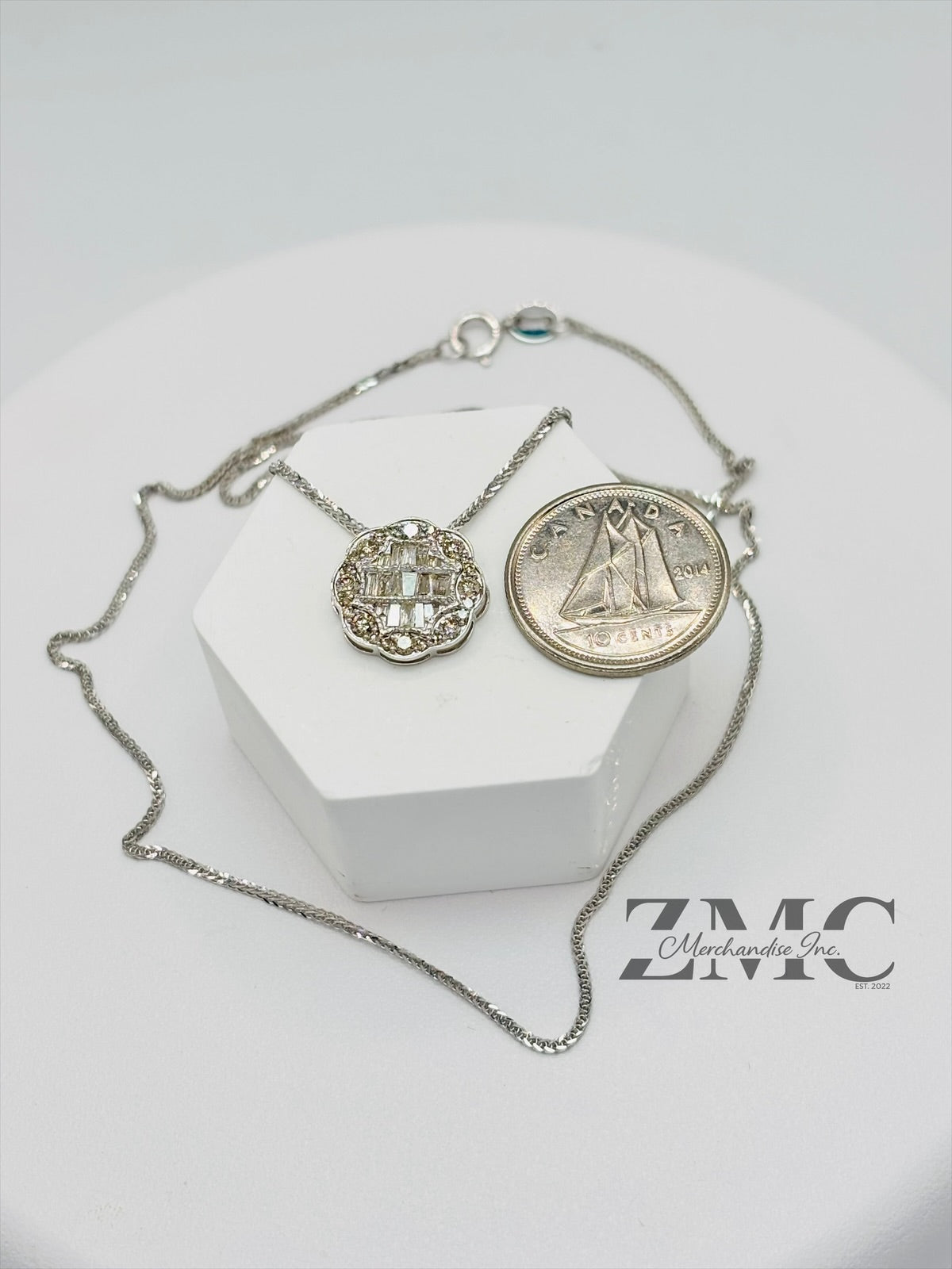 18K White Gold Circle Necklace