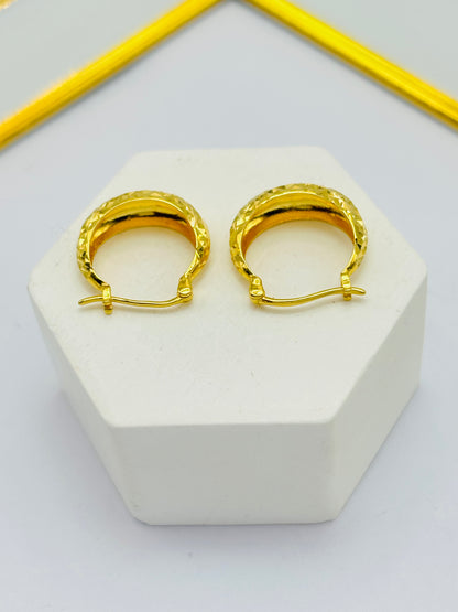18K Gold Diamond Cut Loop Earrings