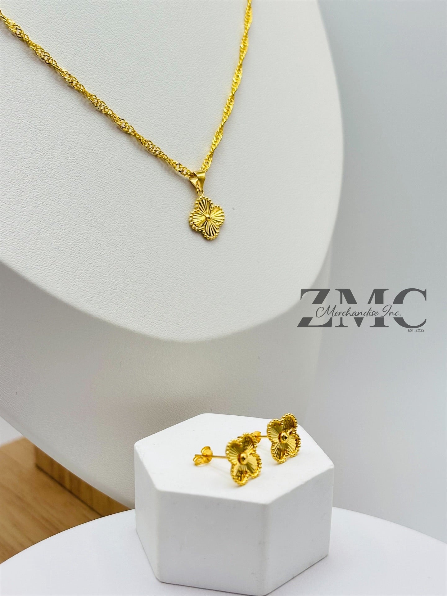 18K Gold Clover Earrings and Necklace Set