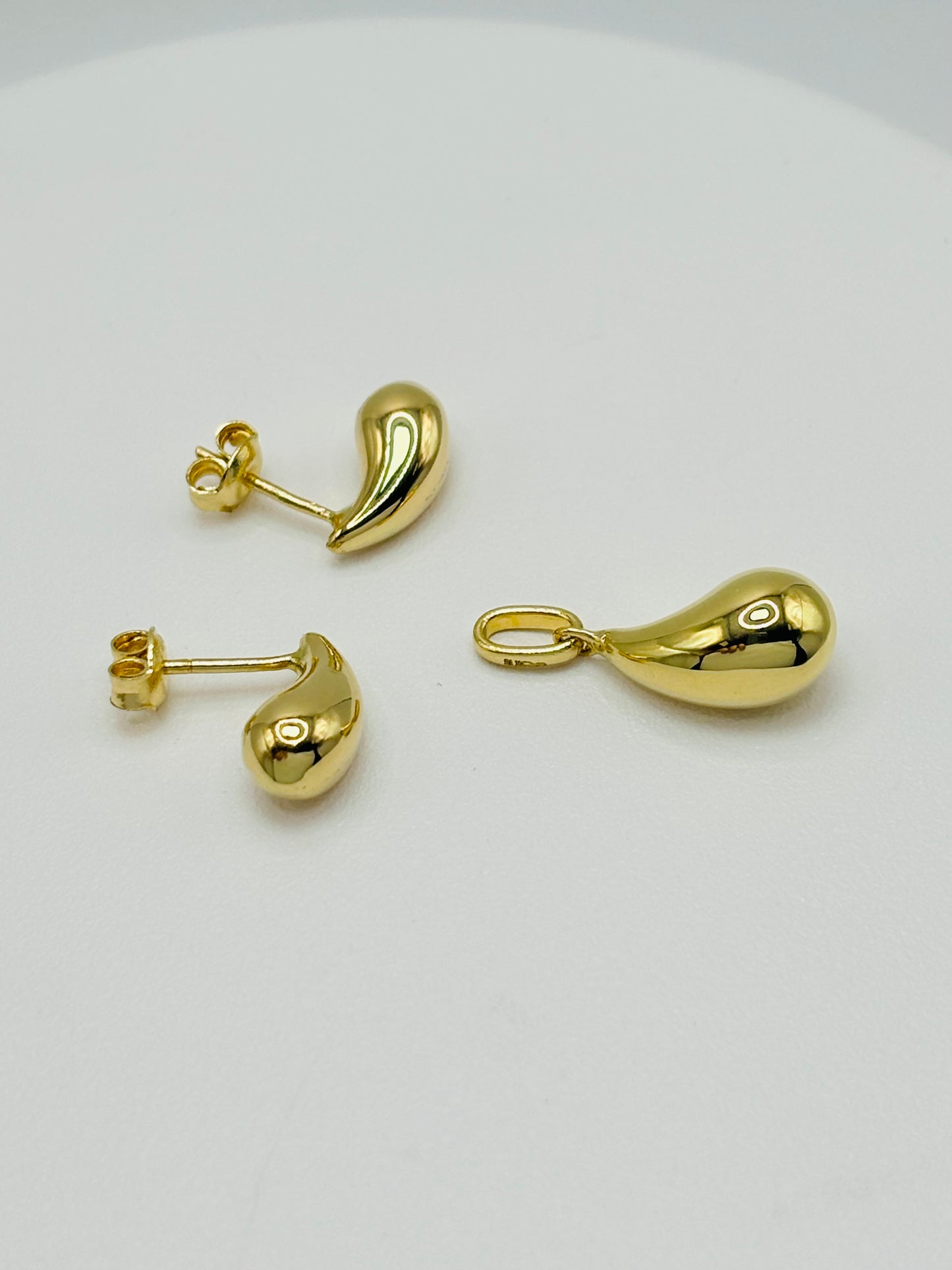 18K Gold Teardrop Earrings and Pendant Set