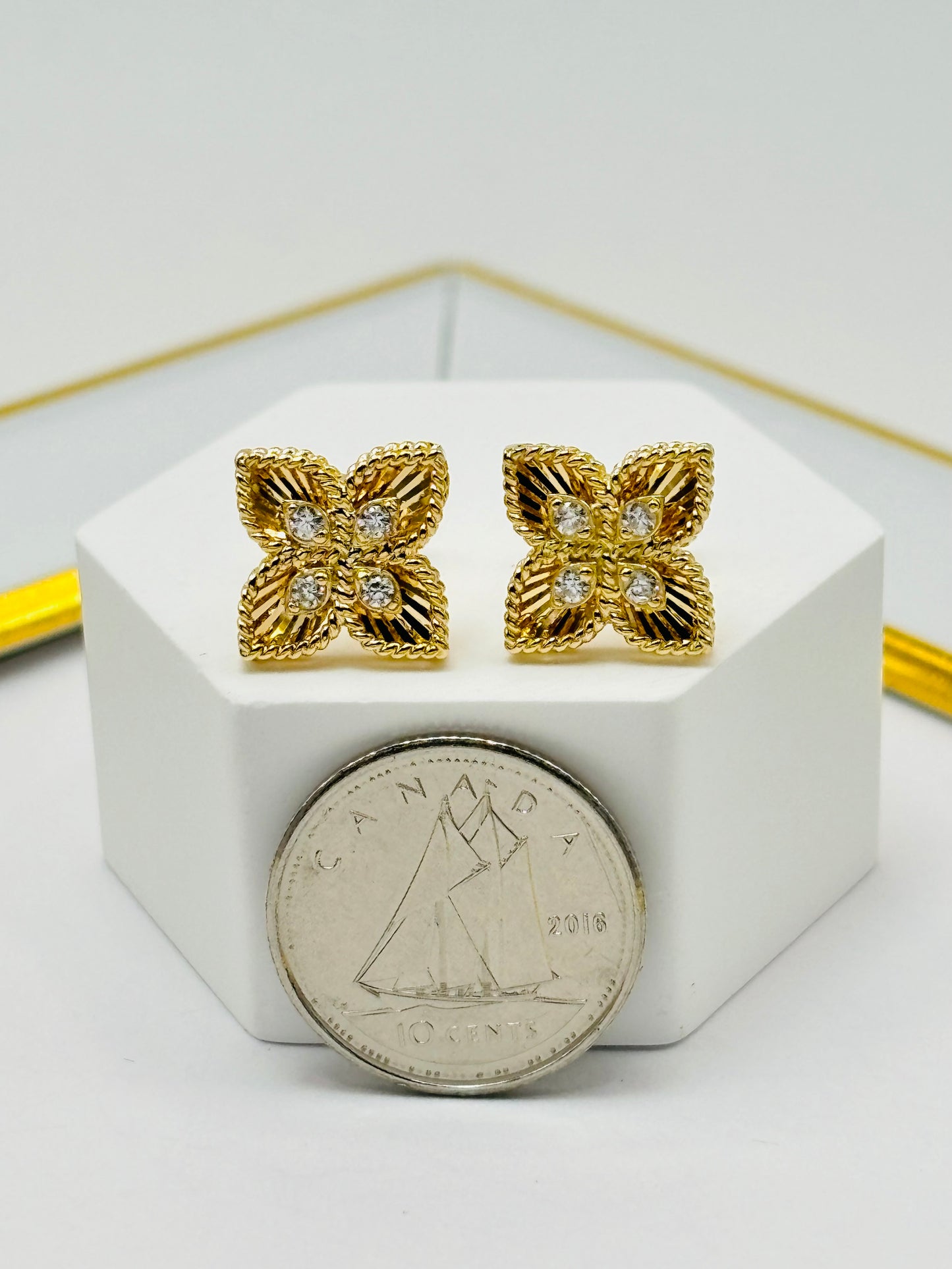 18K Gold Flower Earrings