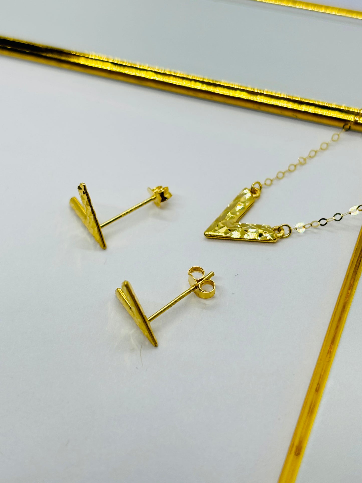 18K Gold V Earrings and Necklace Set0080