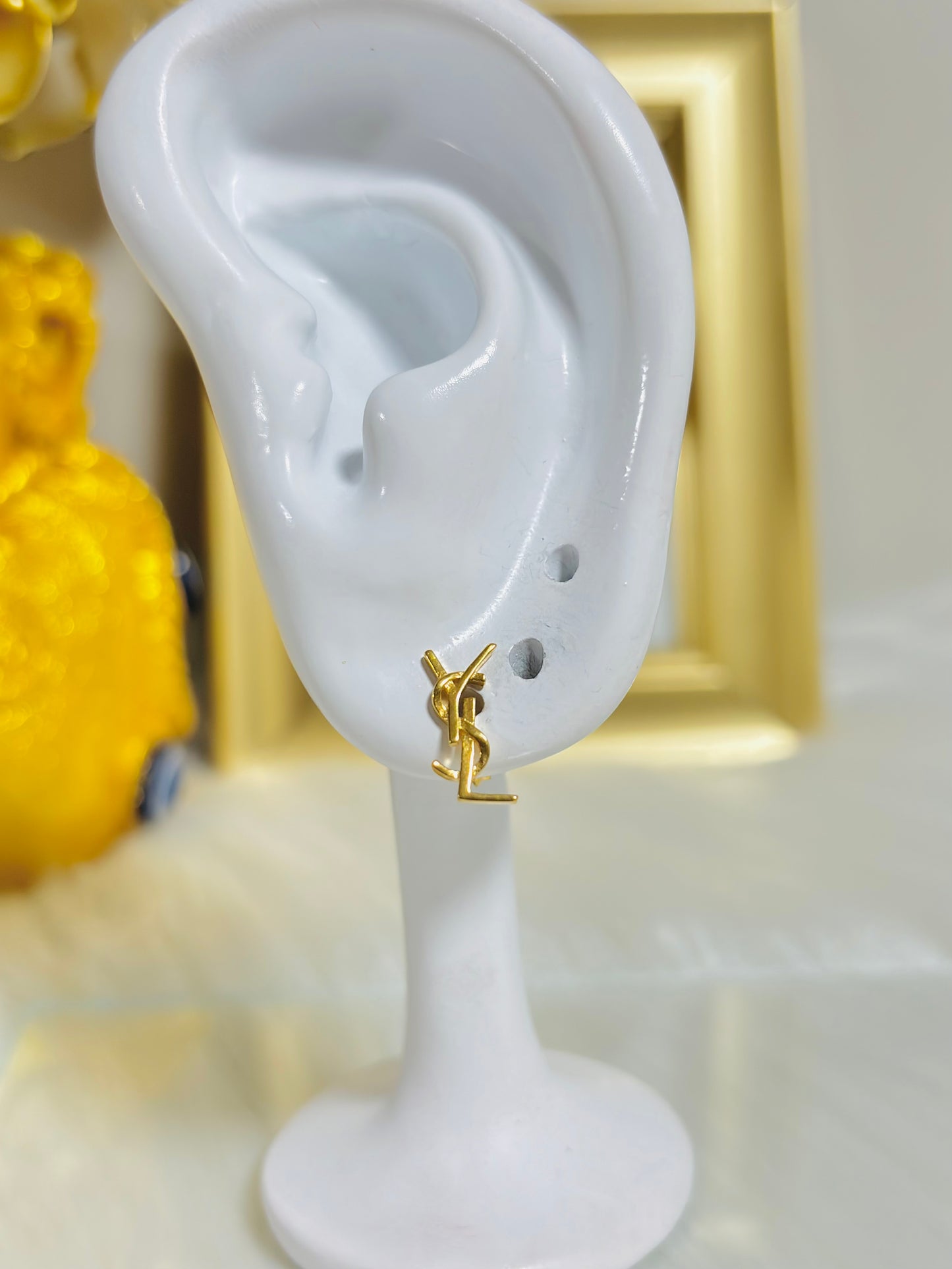 18K Gold Y Earrings