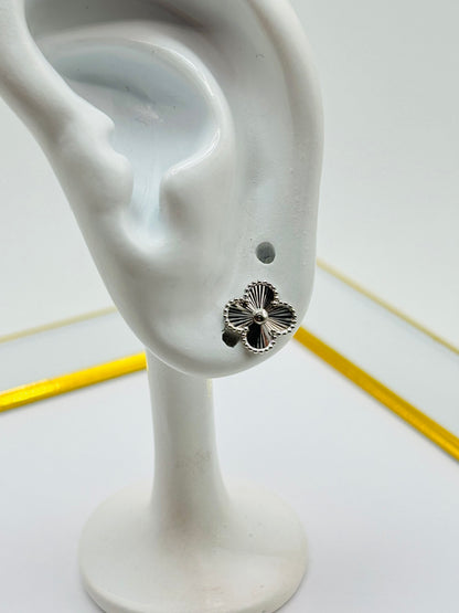 18K White Gold Clover Earrings