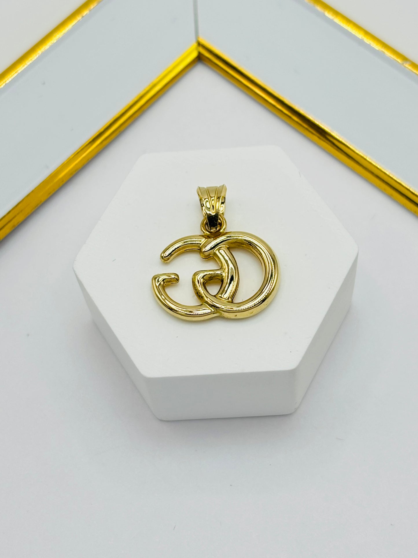18K Gold G Pendant