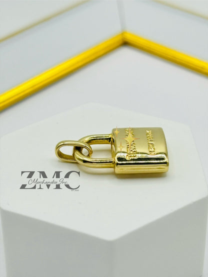 K18 Japan Gold Pad lock Pendant