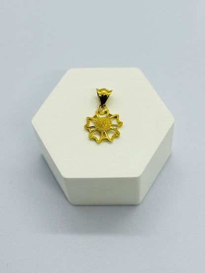 18K Gold Flower Pendant