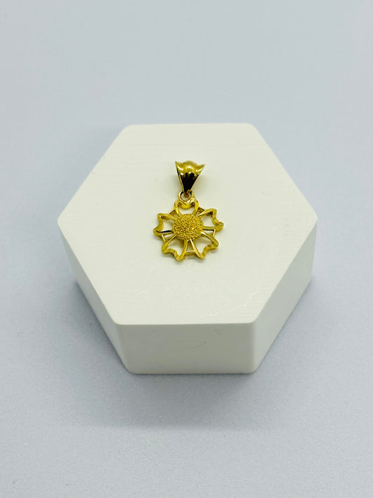 18K Gold Flower Pendant