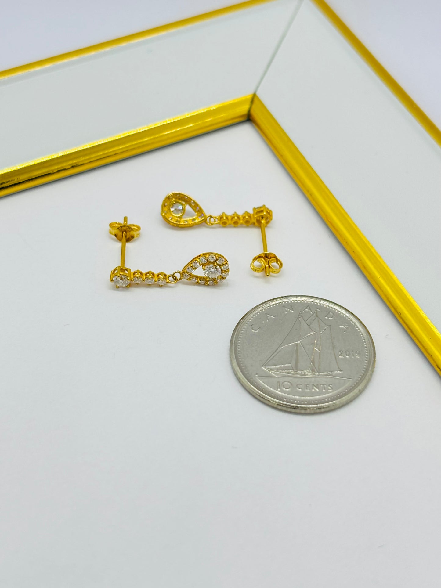 18k Gold Teardrop Dangling Stud Moissanite Diamond Earrings