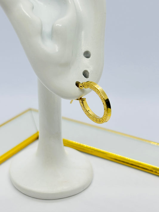 18K Gold Oval Loop Earrings