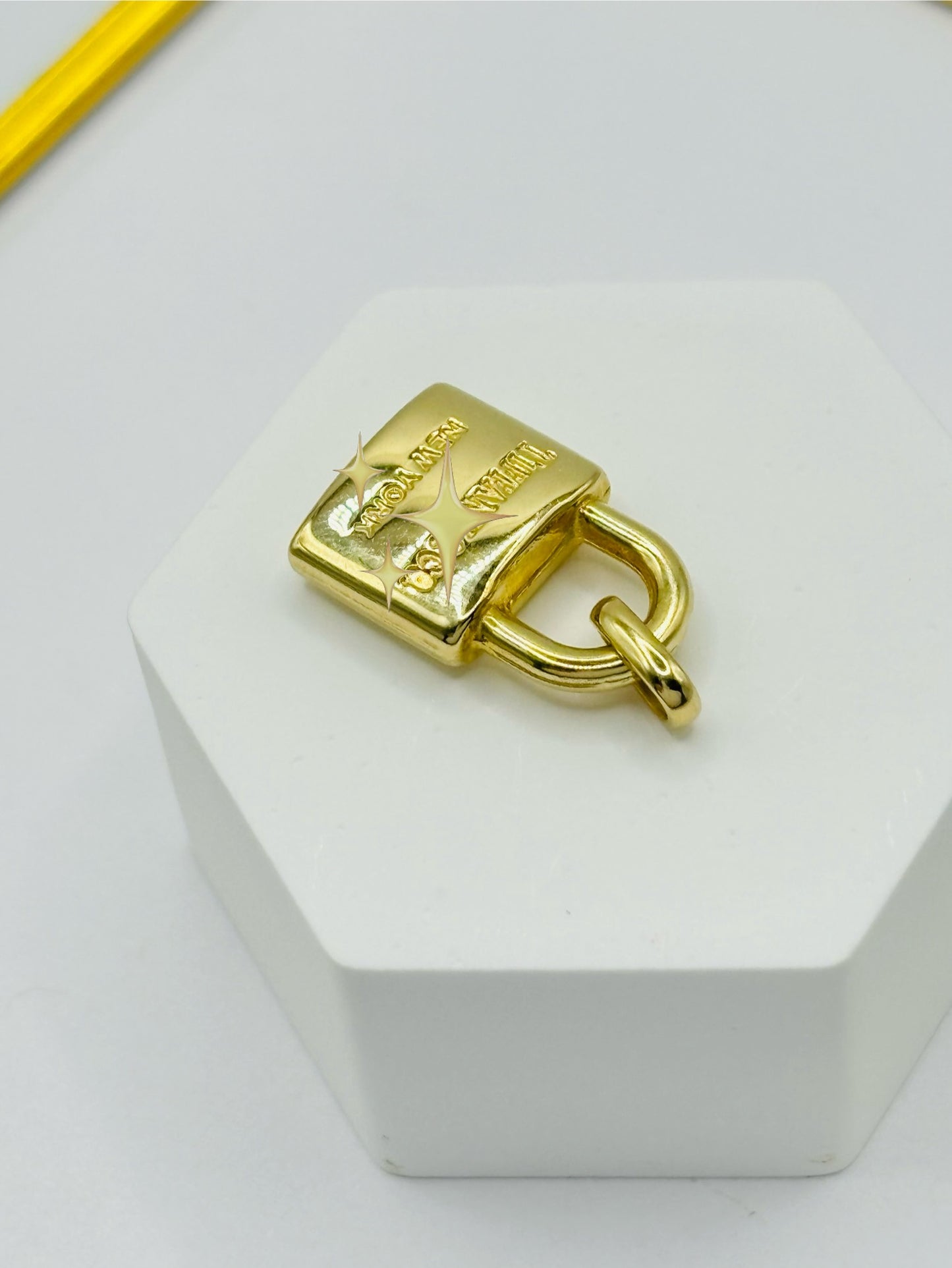 K18 Japan Gold Pad lock Pendant