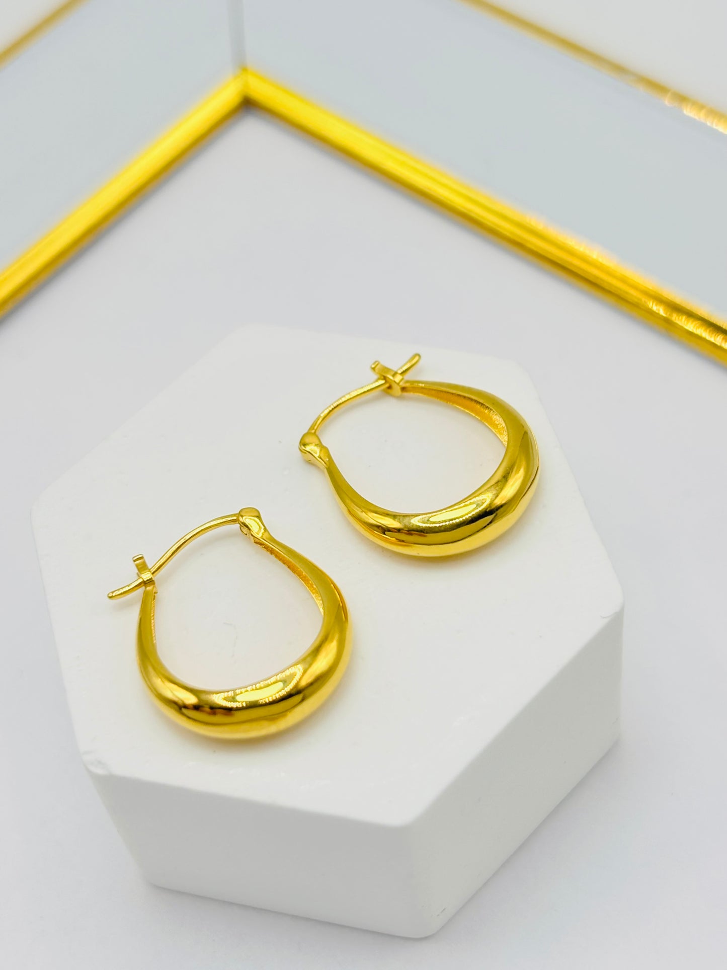 18K Gold Plain Loop Earrings