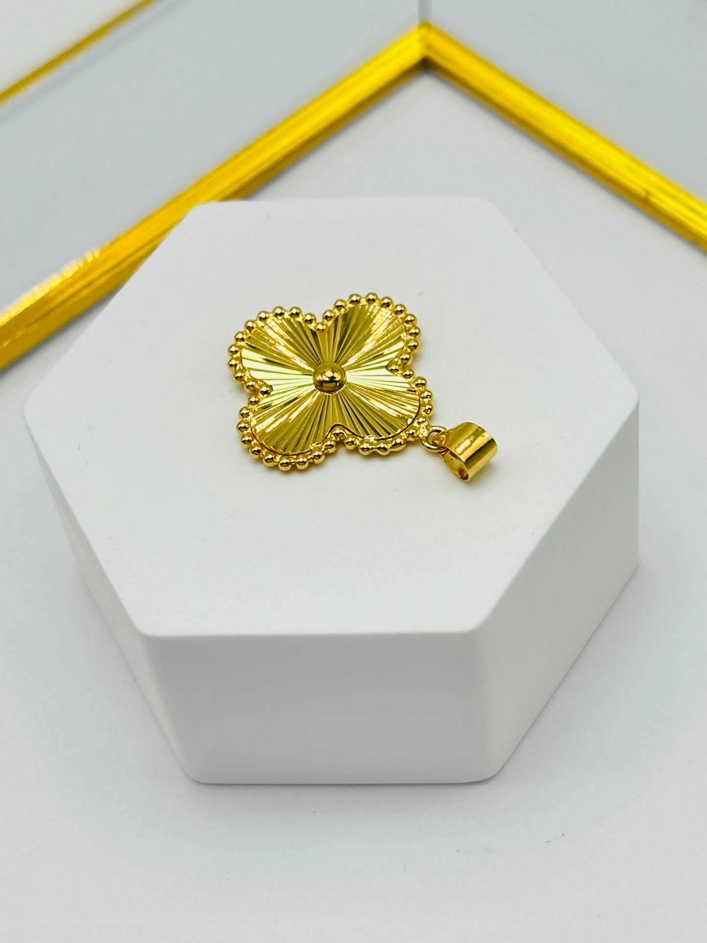 18K Gold Clover Pendant