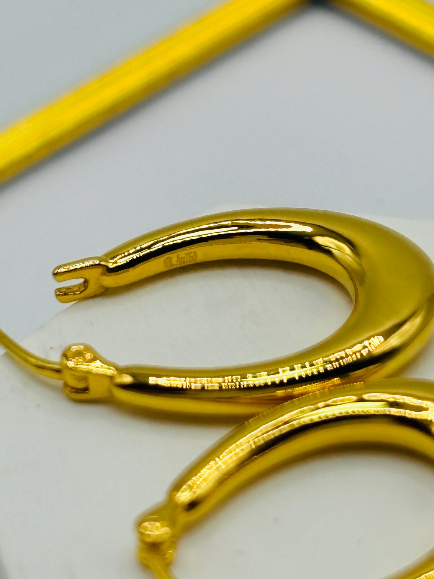 18K Gold Plain Oval Loop Earrings (Electroform)