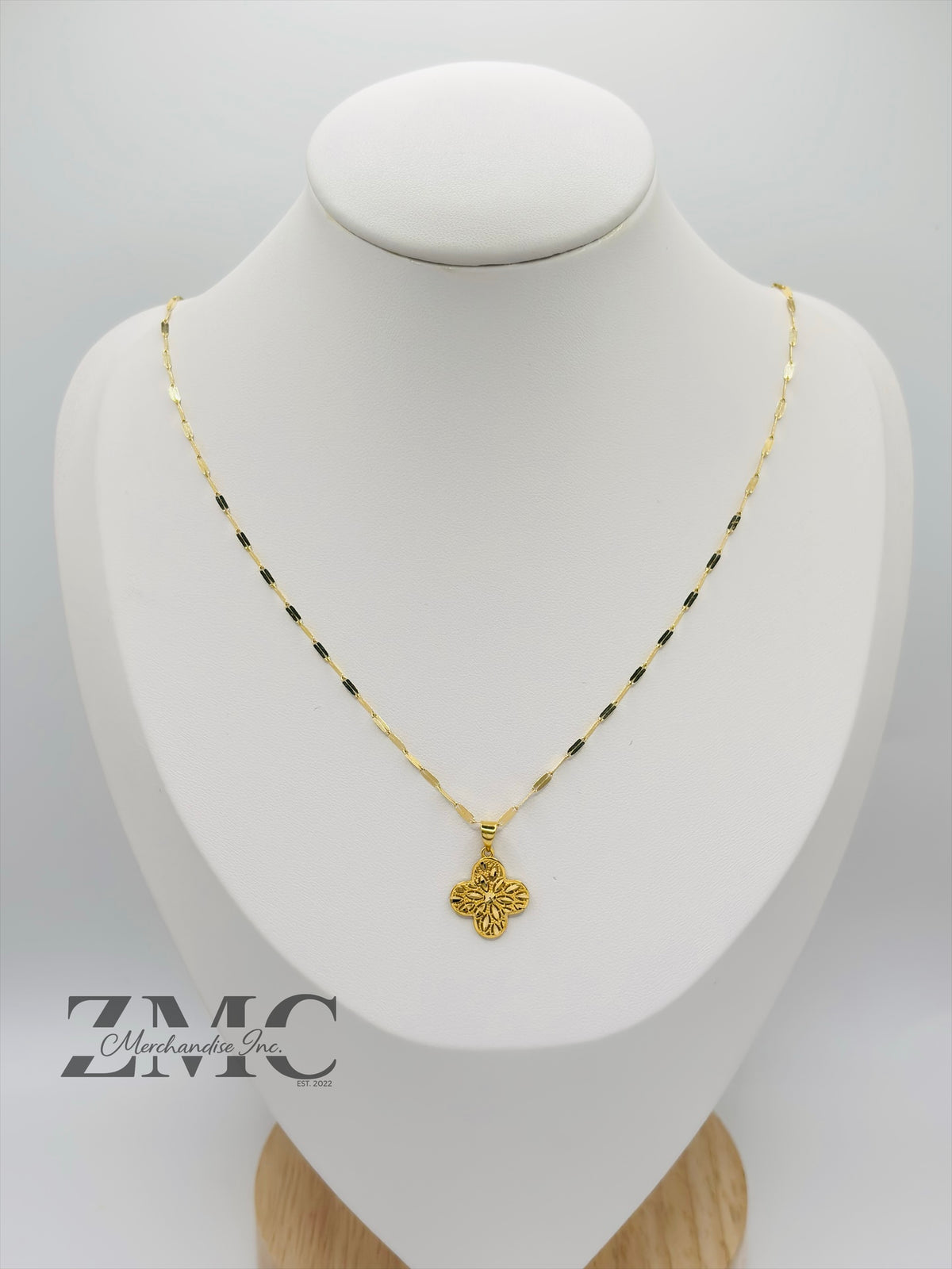 18K Gold Diamond Cut Clover Necklace