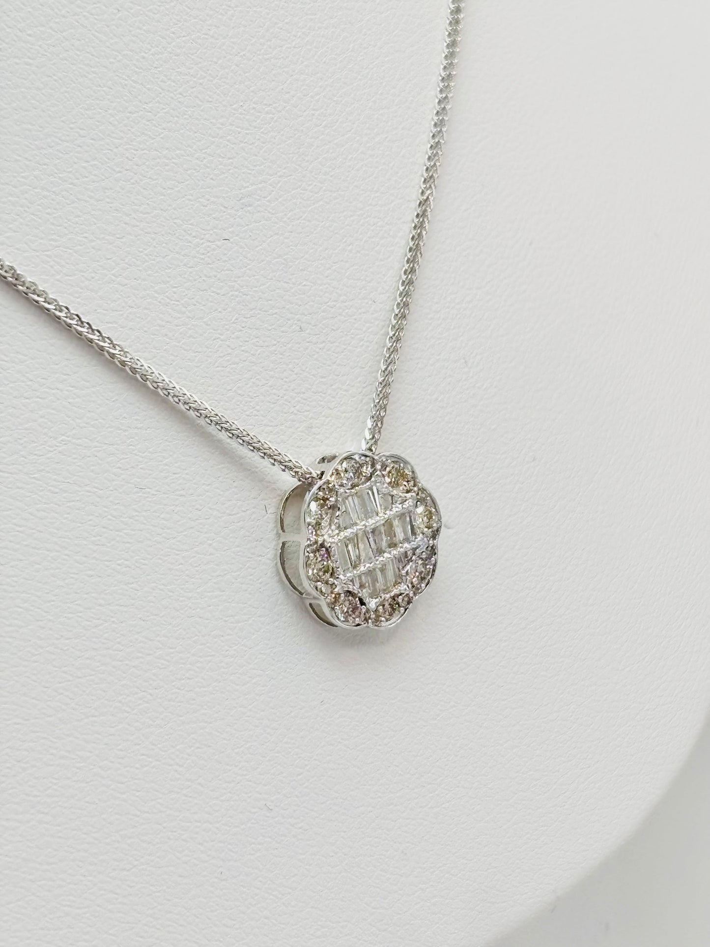 18K White Gold Circle Necklace