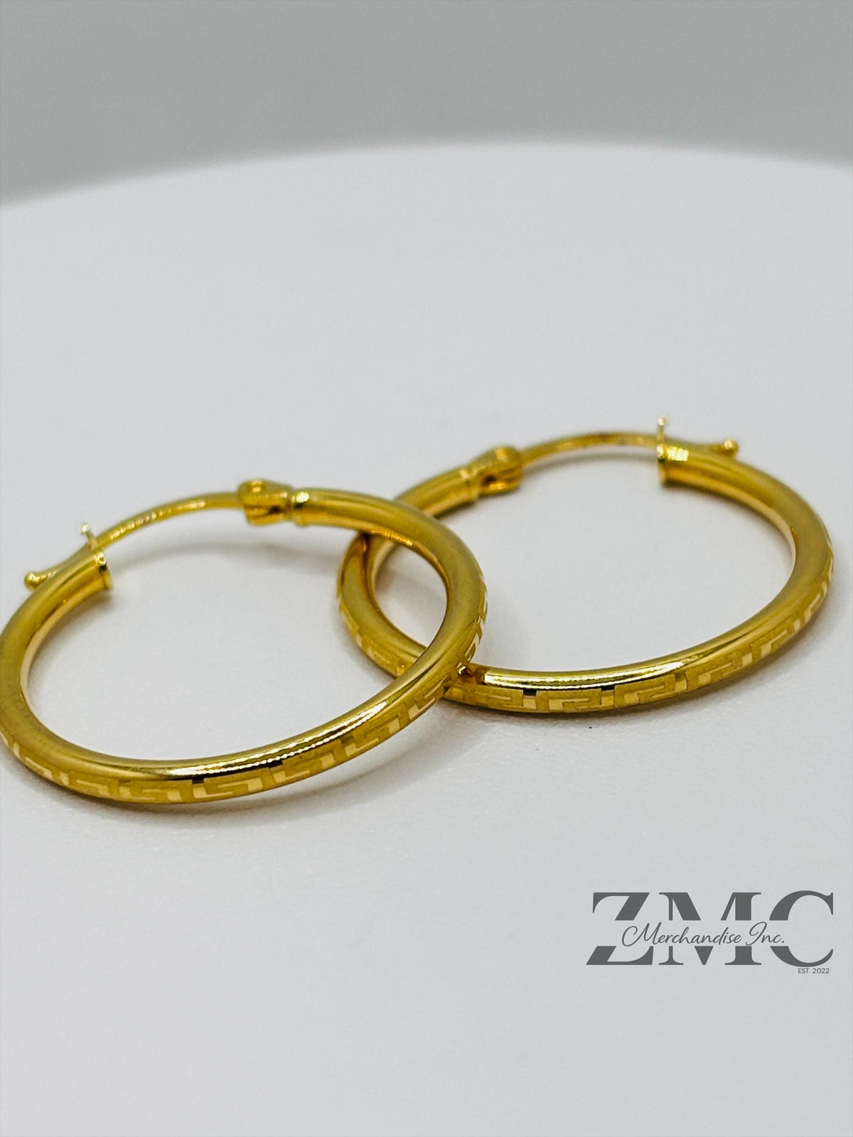 18K Gold F Loop Earrings 24 mm