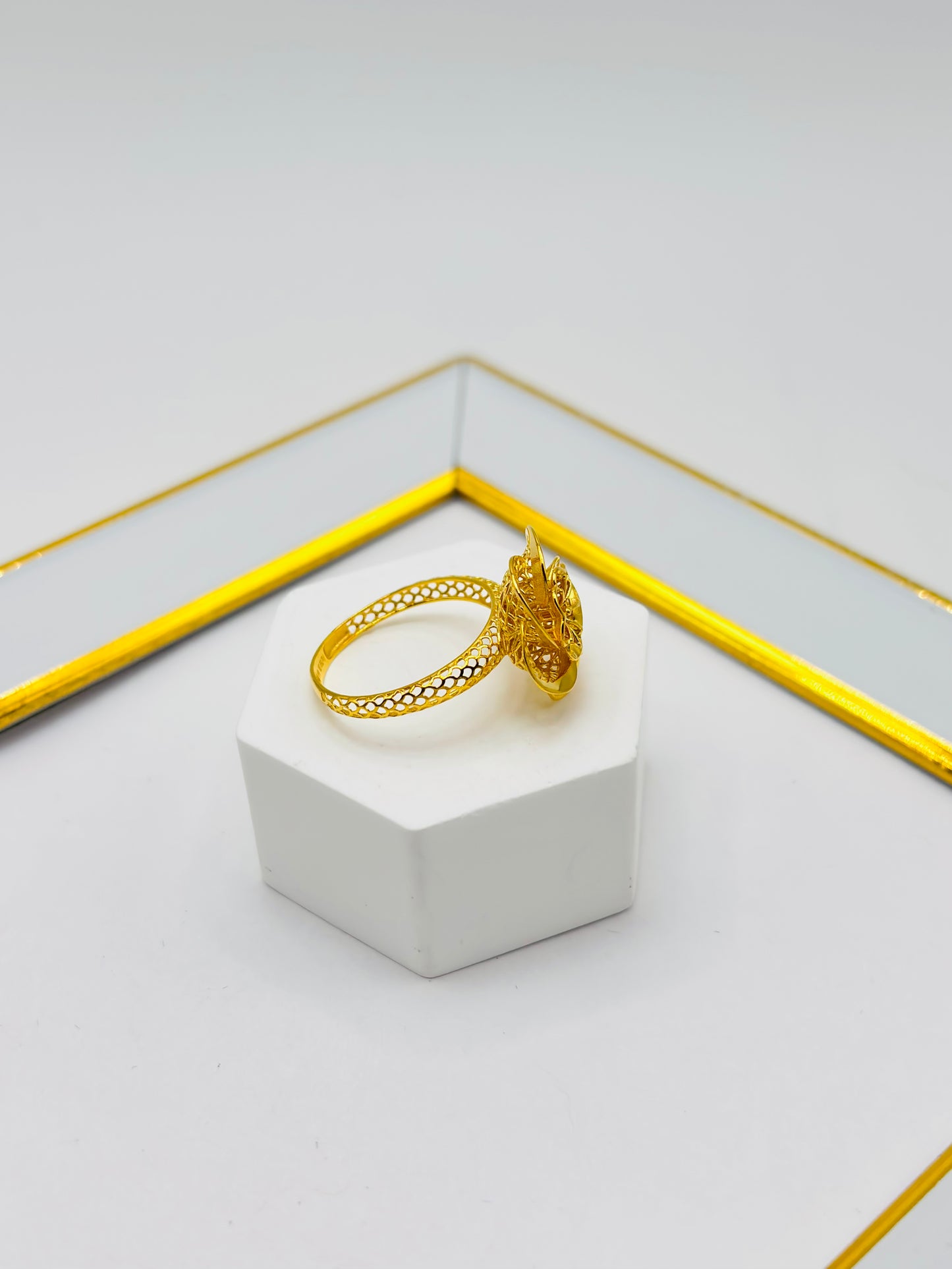 18K Gold Flower Ring