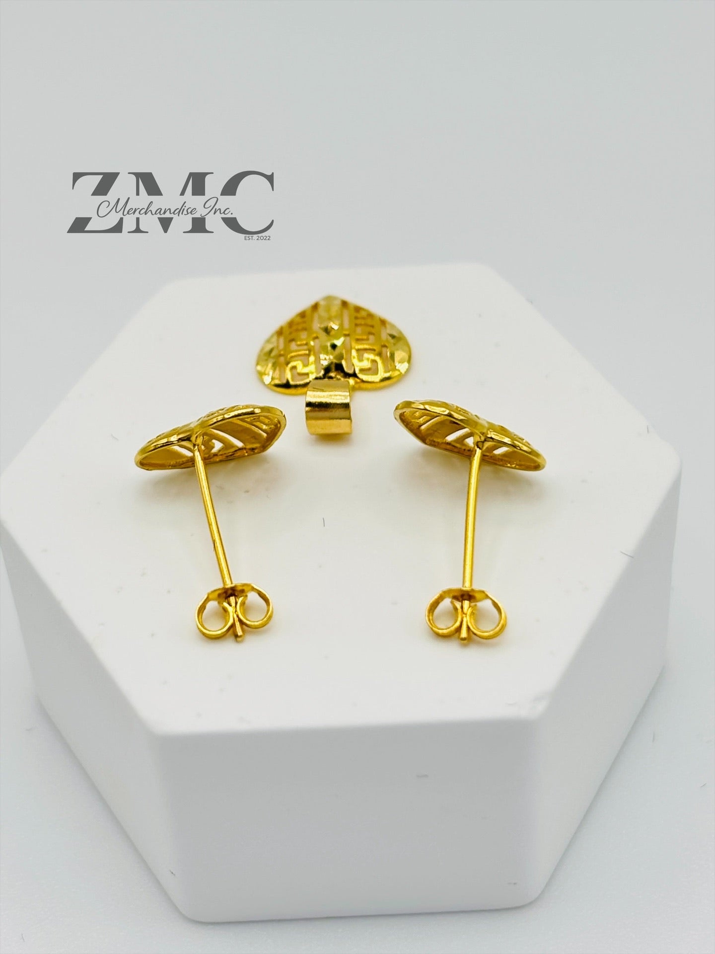18K Gold Heart Earrings and Pendant Set