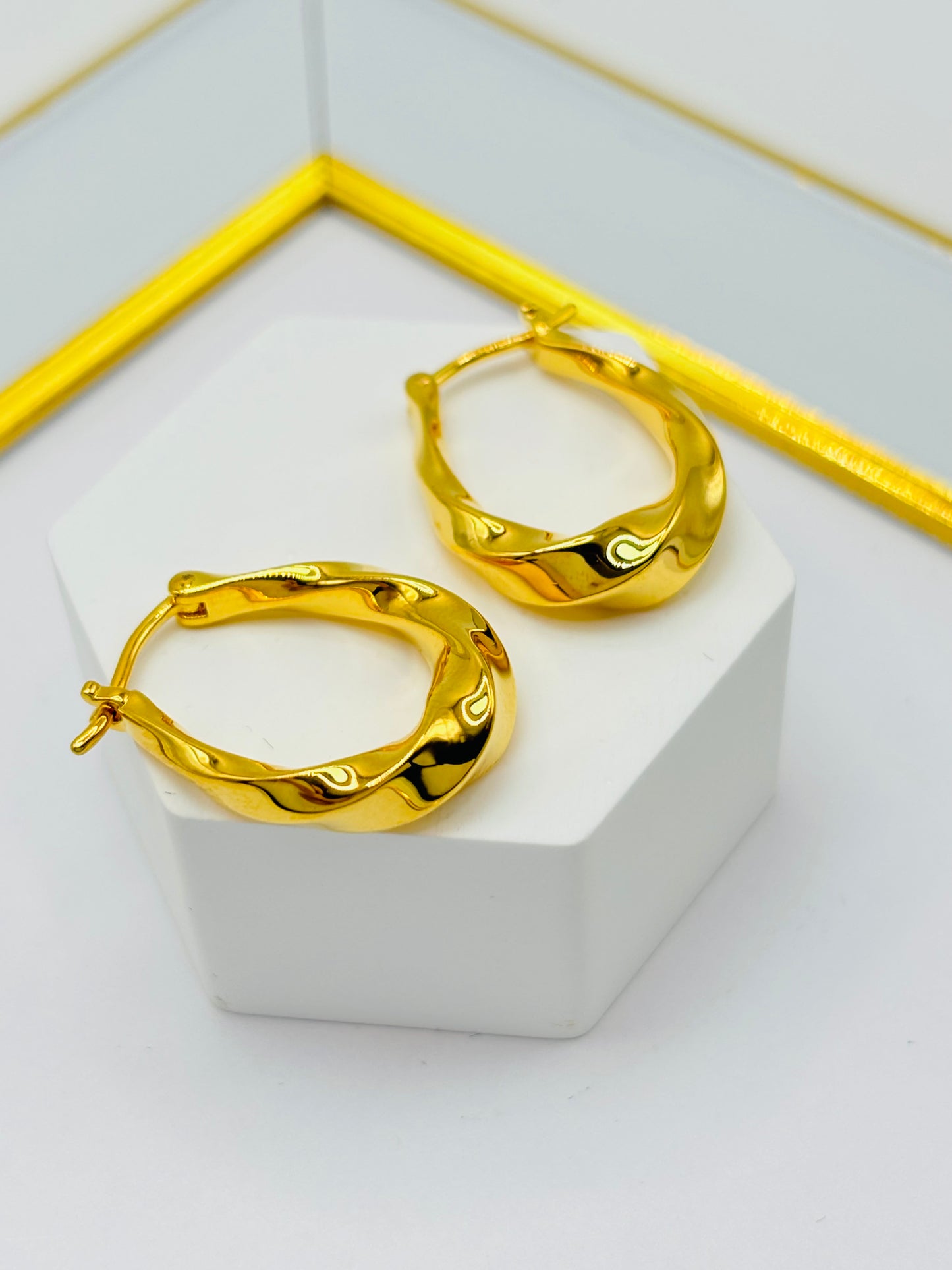 18K Gold Twisted Oval Loop Earrings (Electroform)