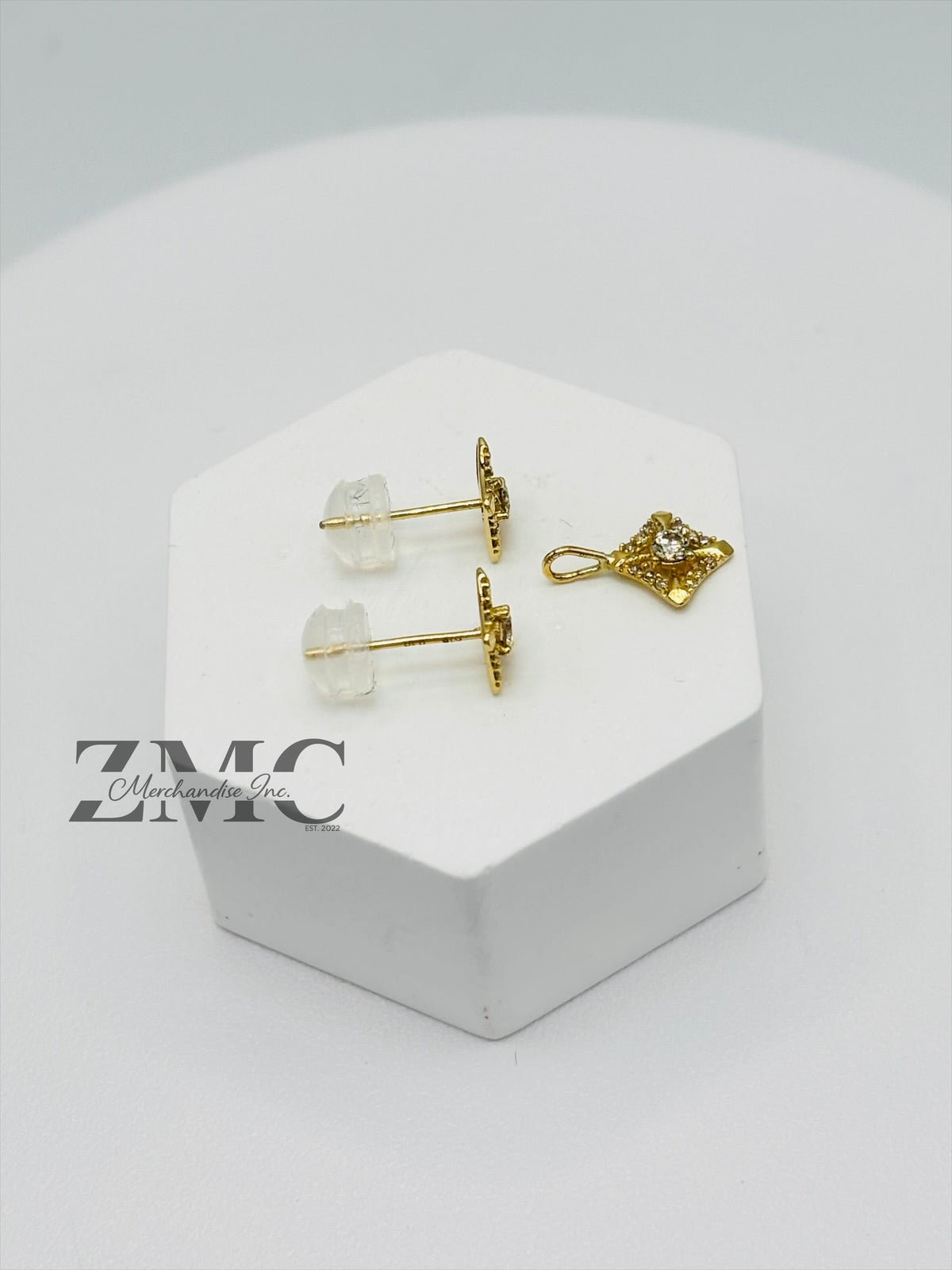K18 Japan Gold Pendant and Earrings Natural Diamonds Set