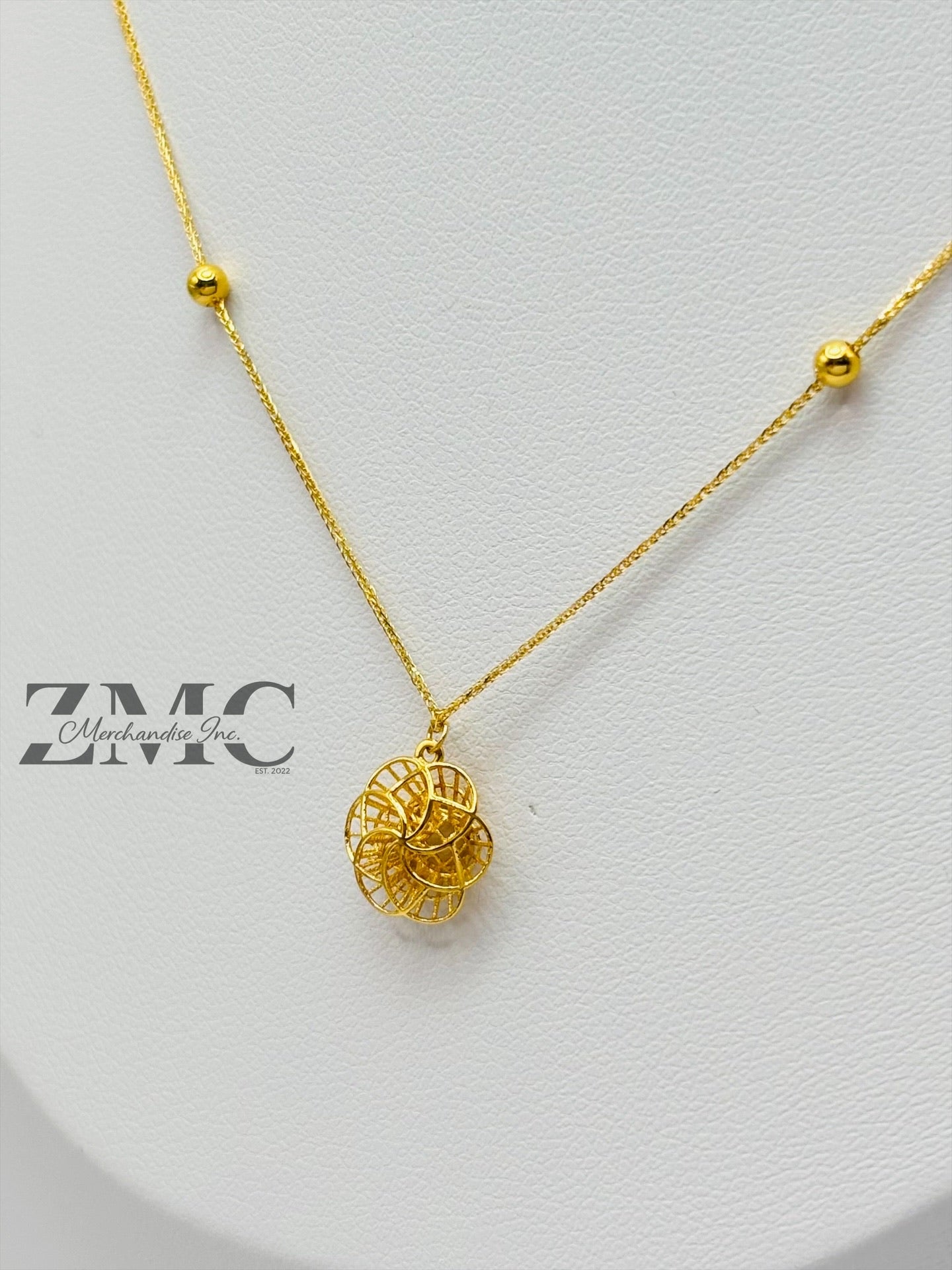 18K Gold Attached Flower Necklace
