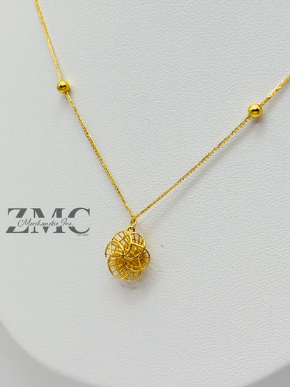 18K Gold Attached Flower Necklace