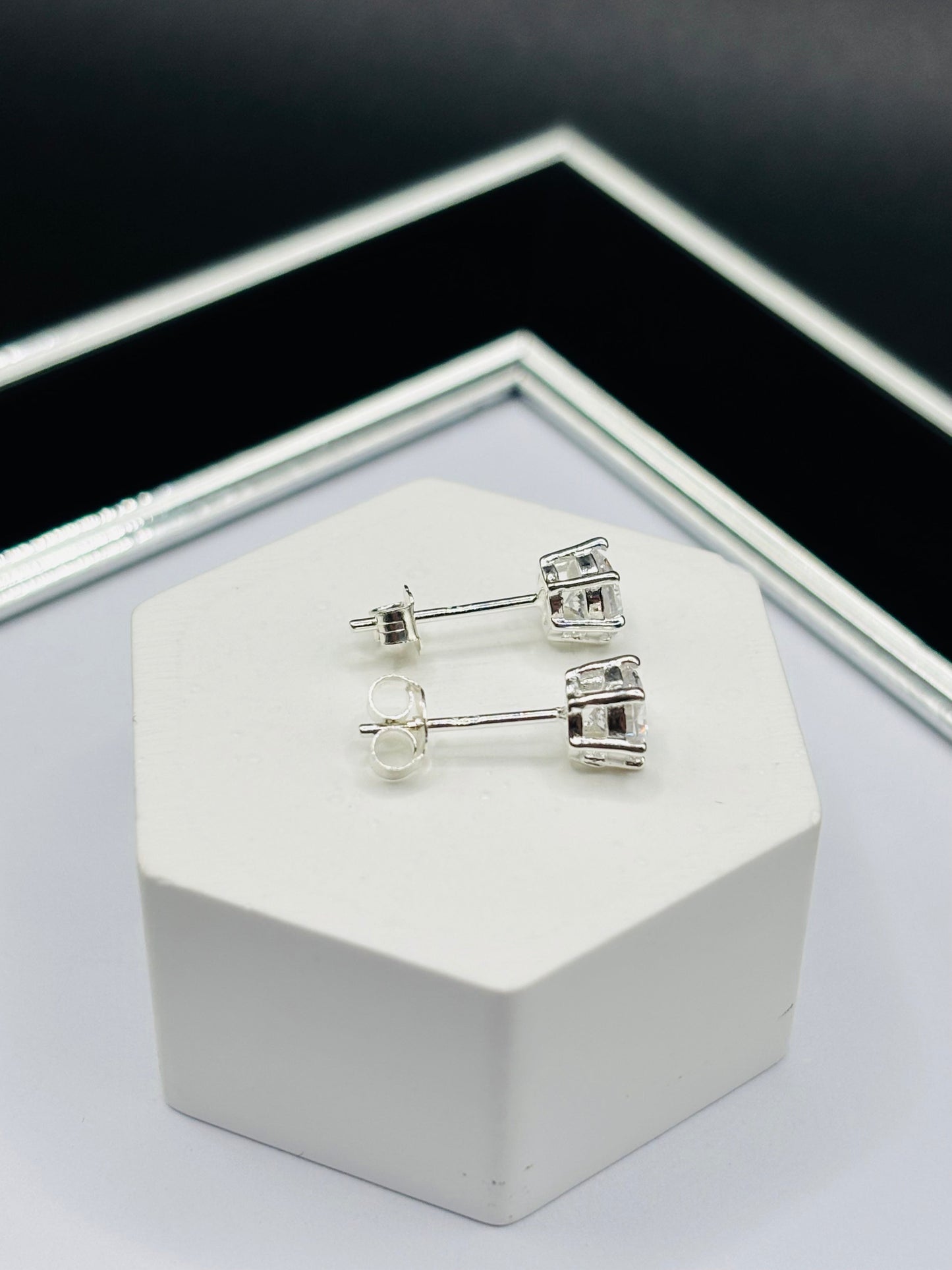 S925 Silver Round Stone Earrings 5.4 mm