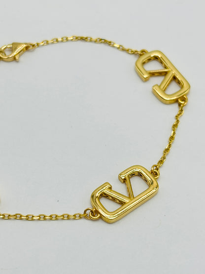 18K Gold V Attached Bracelet
