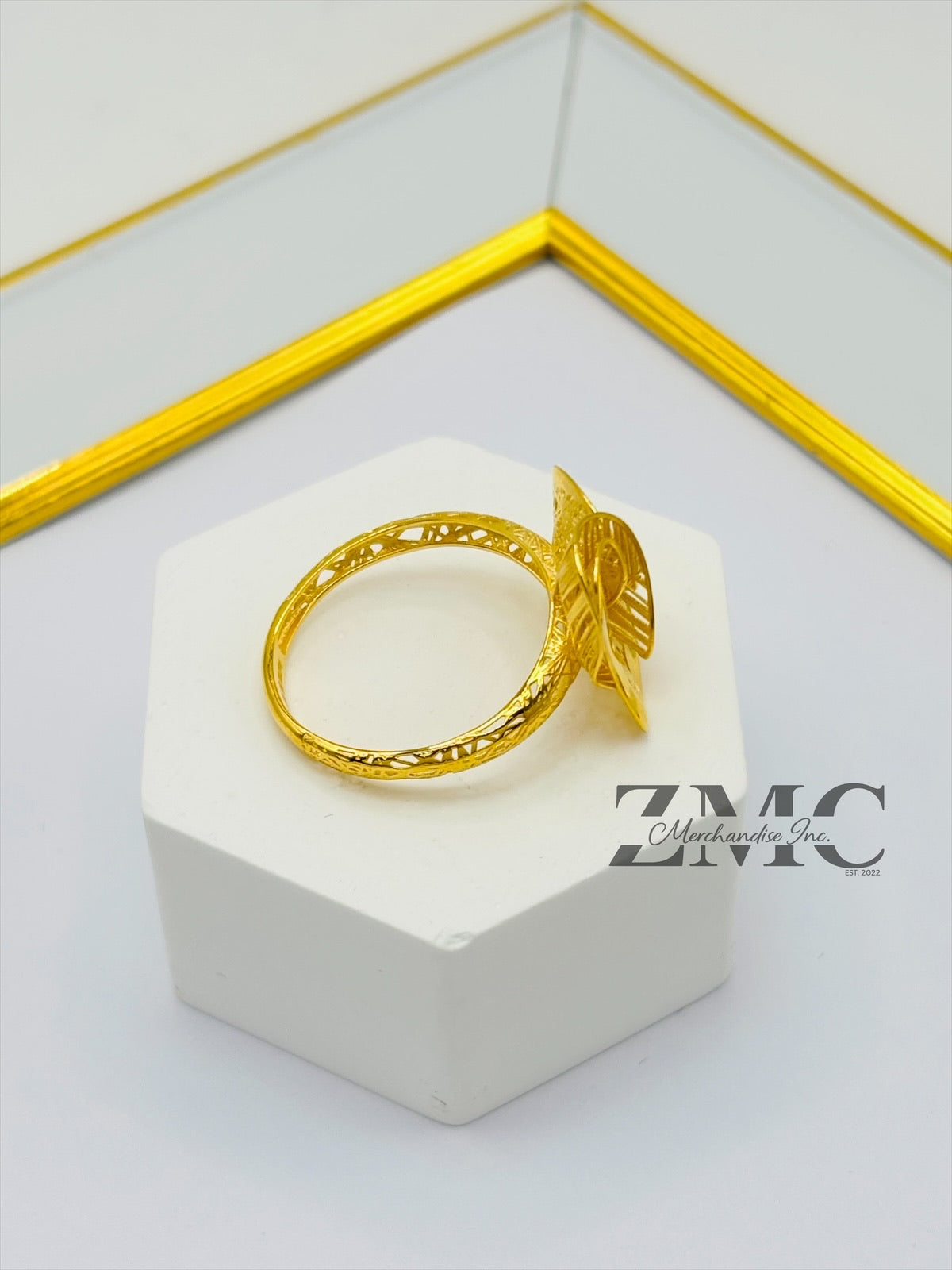 18K Gold Swirl Heart Ring