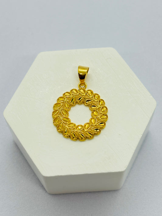 18K Gold Flower Circle Pendant
