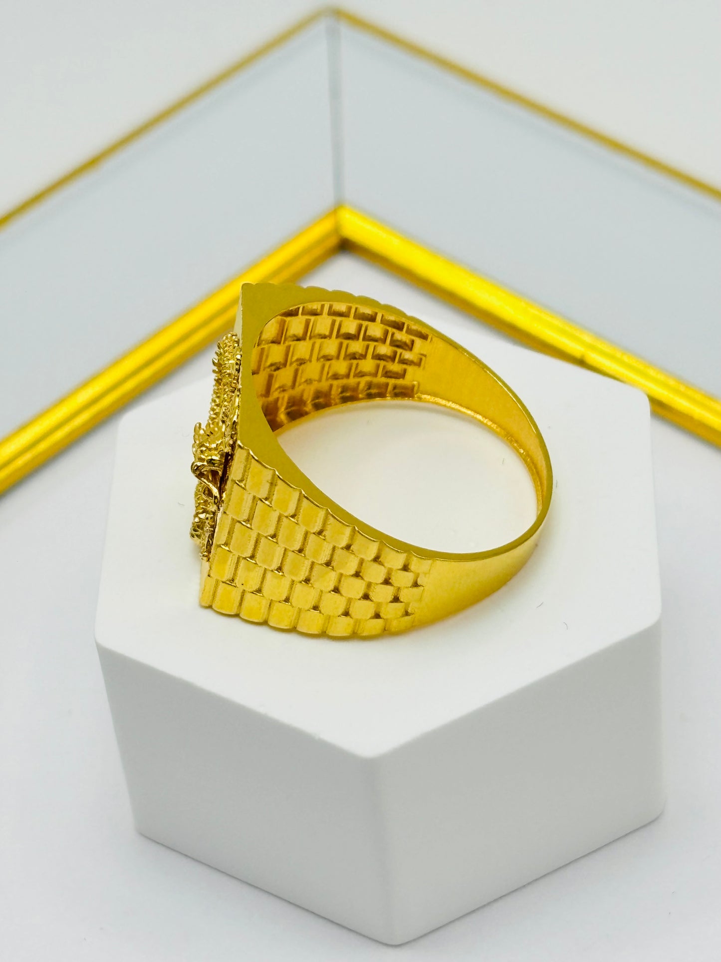 18K Gold Men's Ring with Dragon