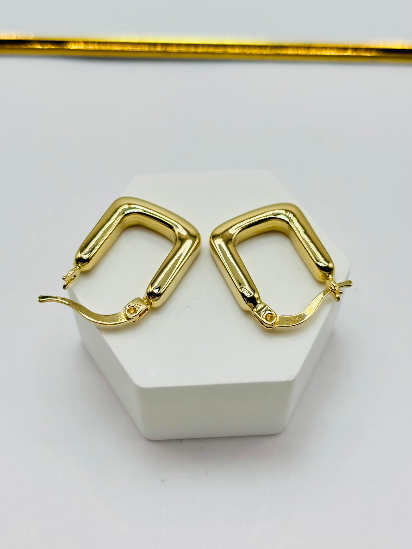 18K Gold Square Loop Earrings