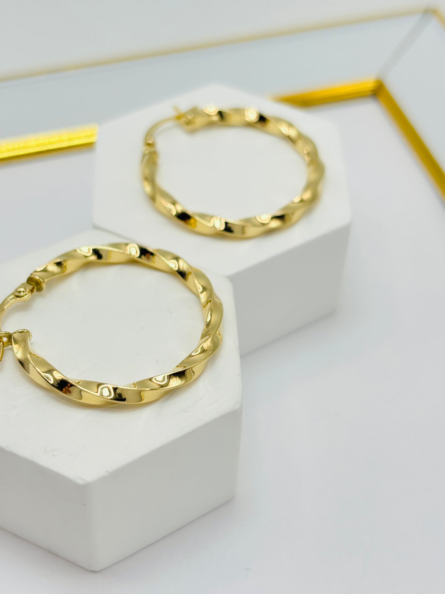 18K Gold Twisted Loop Earrings 26 mm