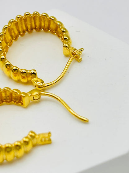 18K Gold Ribbed Loop Earrings
