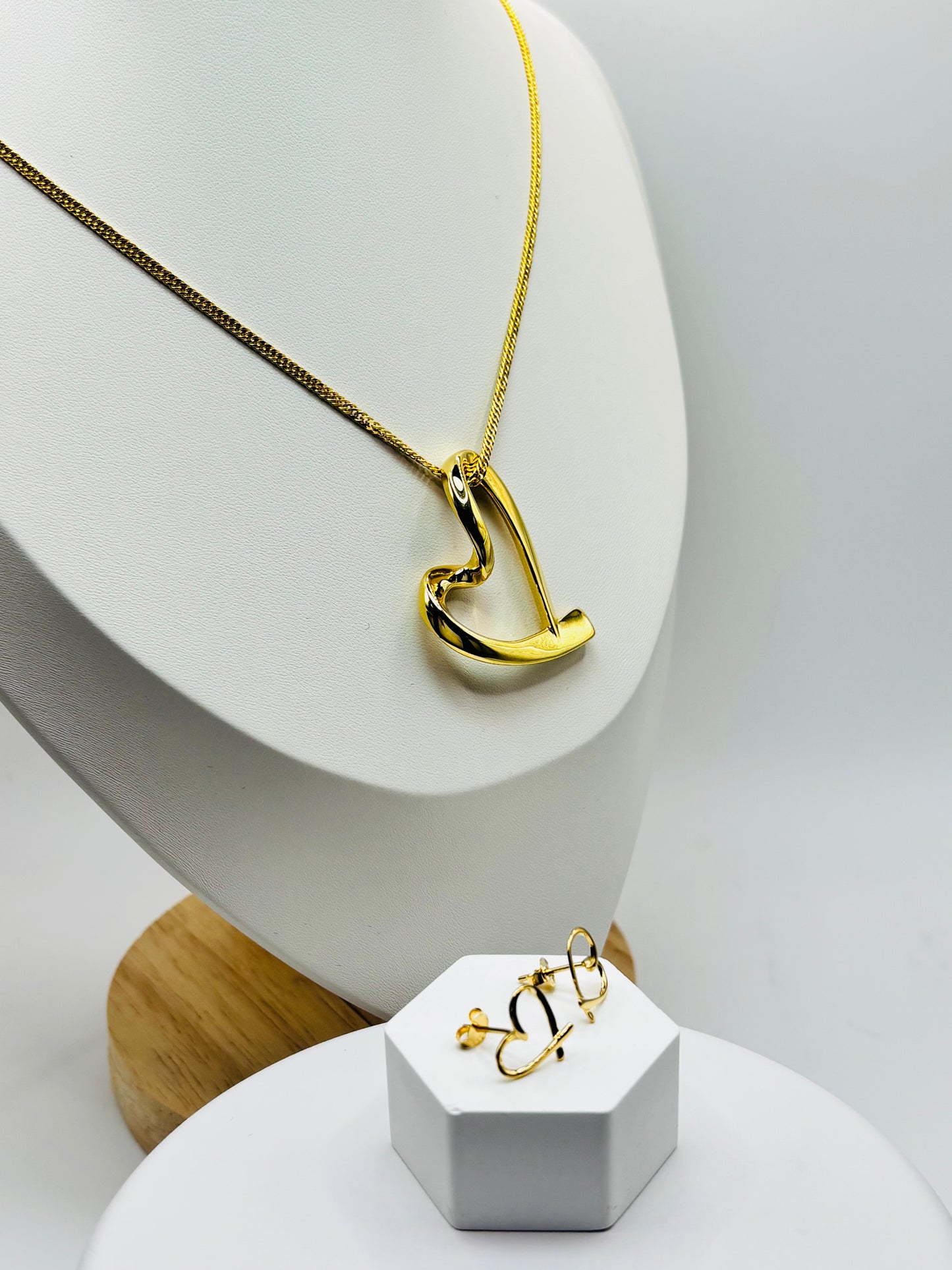 18K Gold Open Heart Necklace and Earrings Set