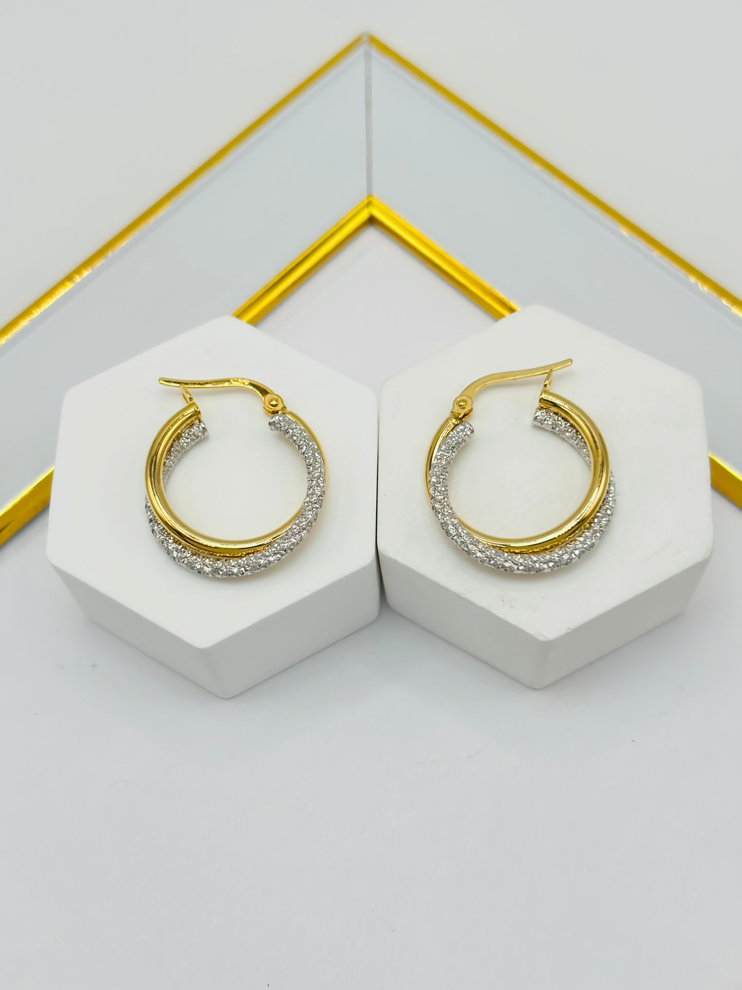 K18 Japan Gold Two-tone Loop Earrings