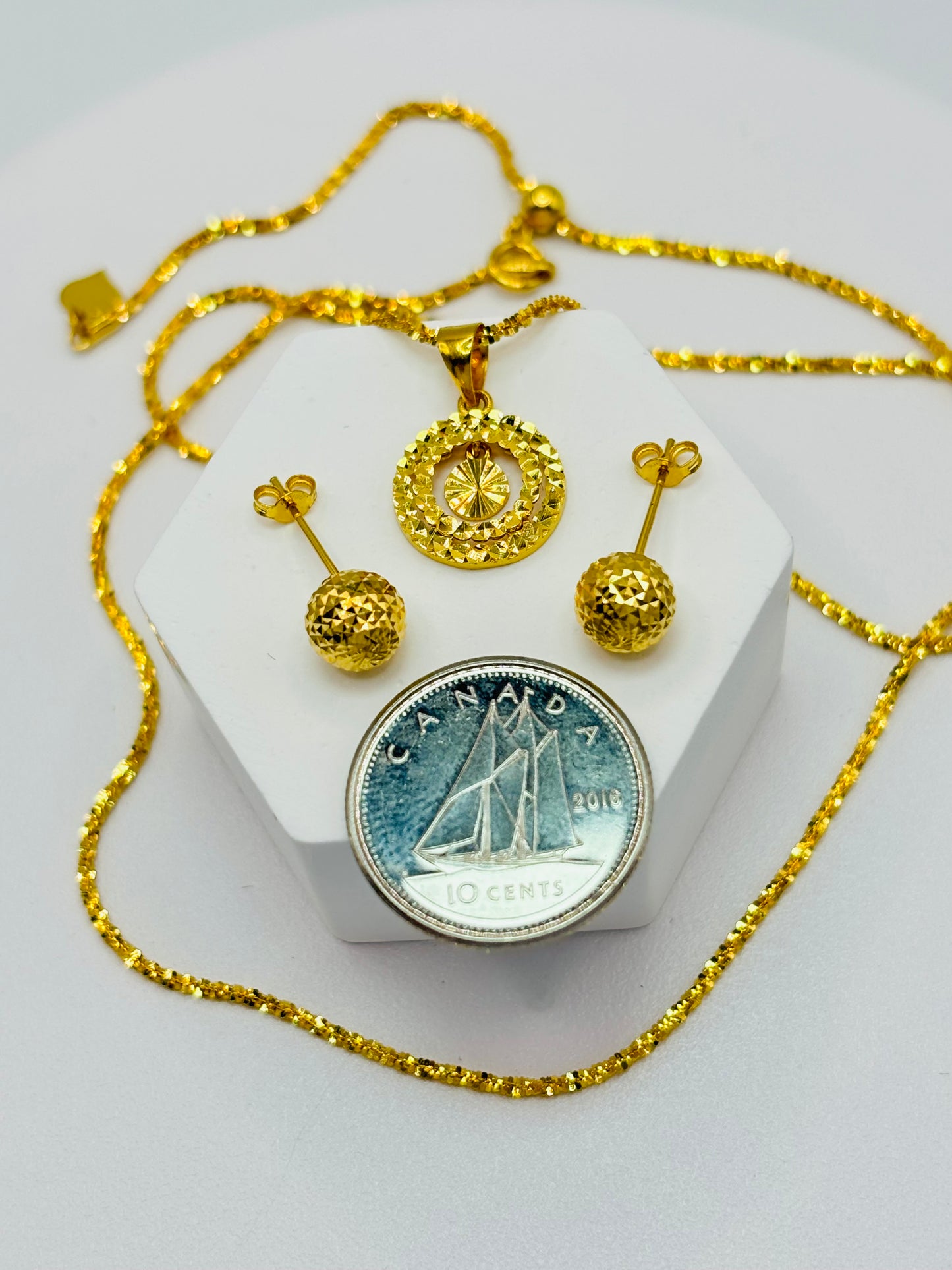 18K Gold Diamond Cut Earrings and Necklace Set