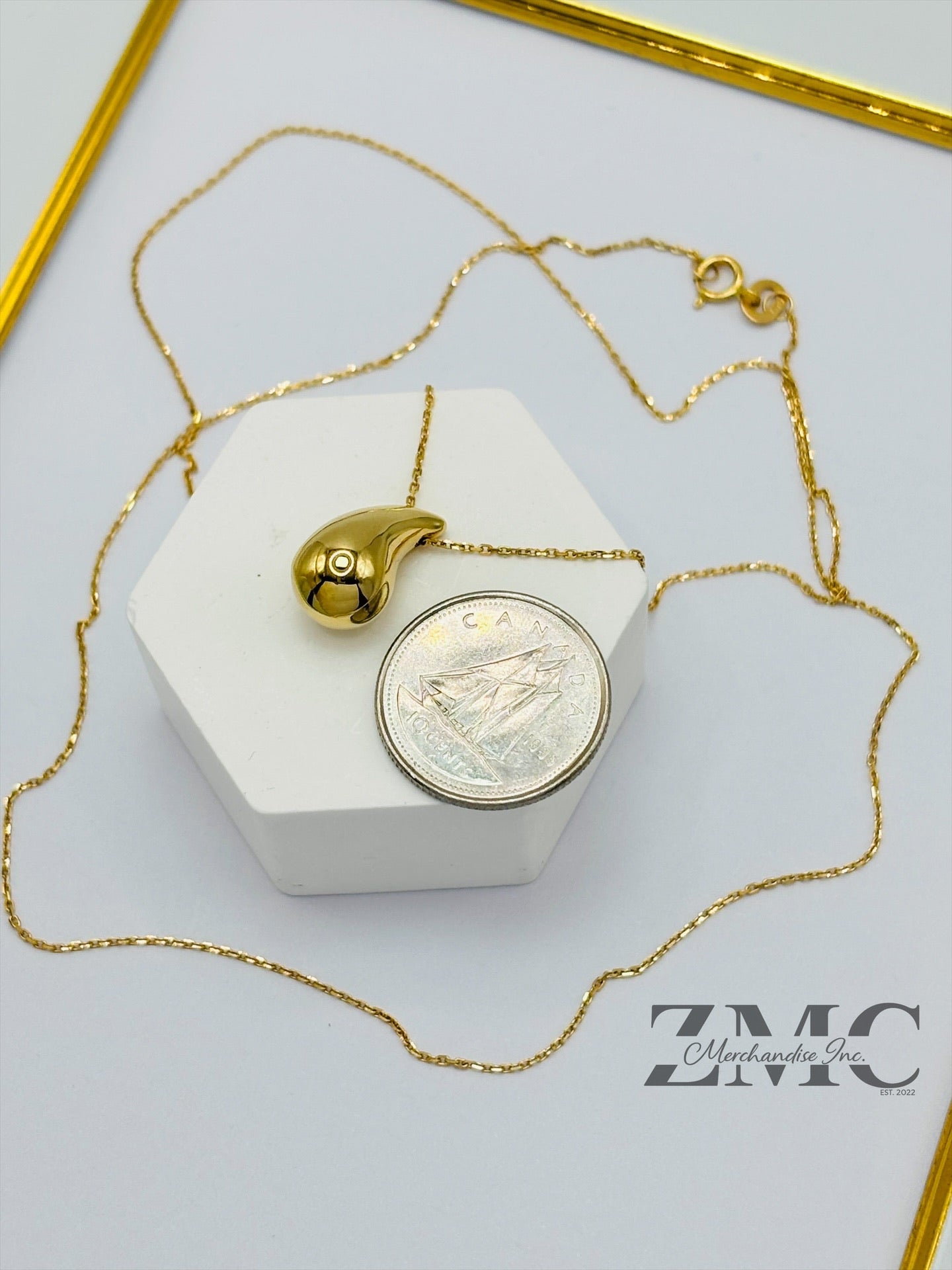 18K Gold Teardrop Attached Pendant Necklace