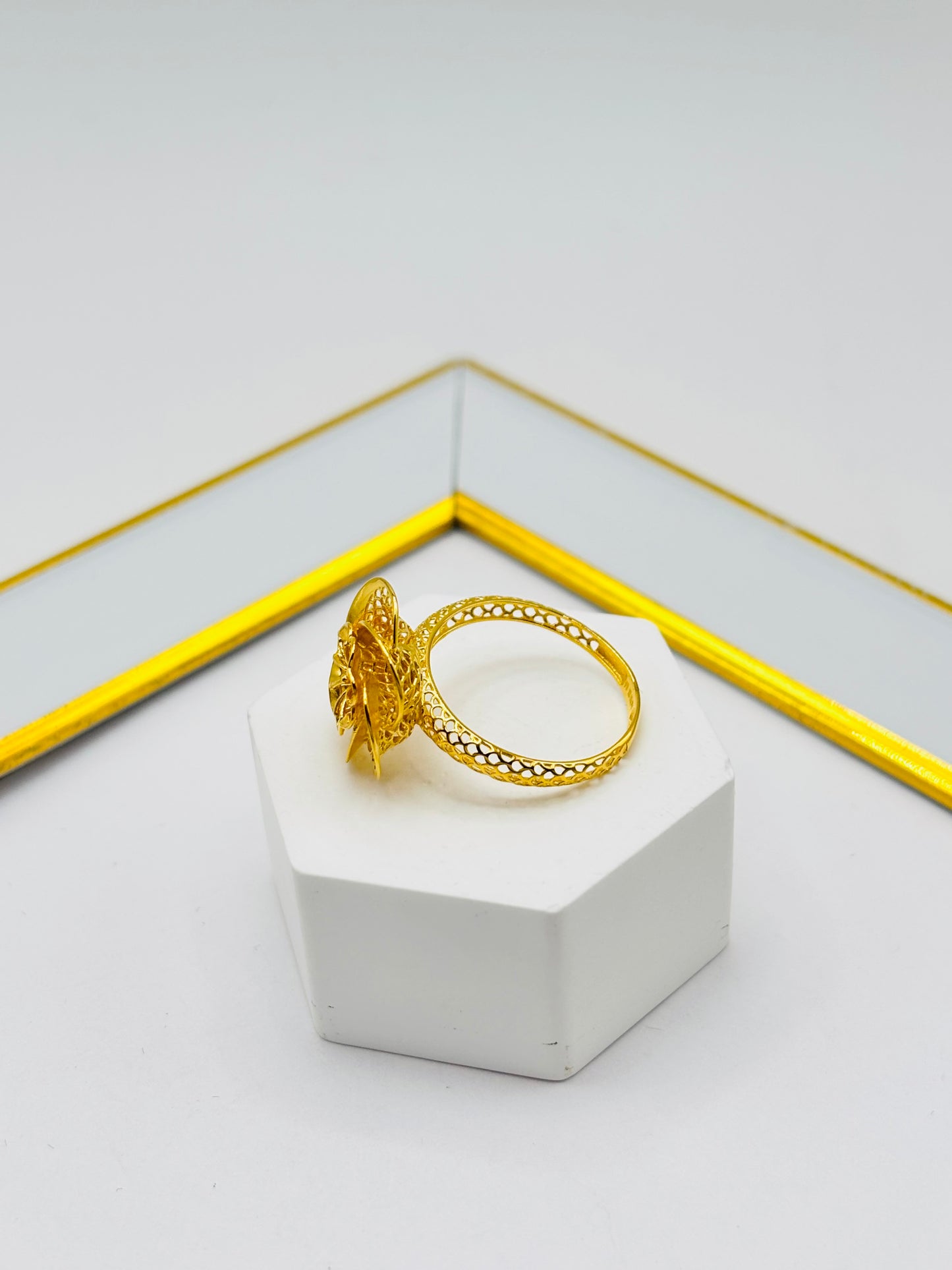 18K Gold Flower Ring