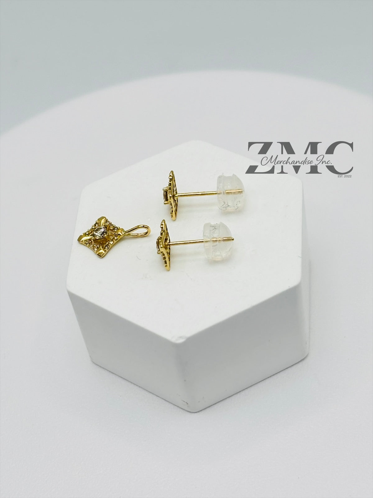 K18 Japan Gold Pendant and Earrings Natural Diamonds Set
